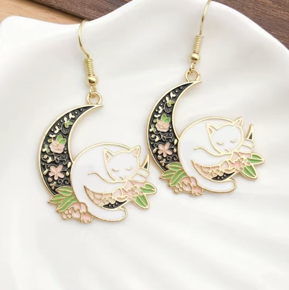 NWT Sleeping Cat Earrings - Picture 2 of 2